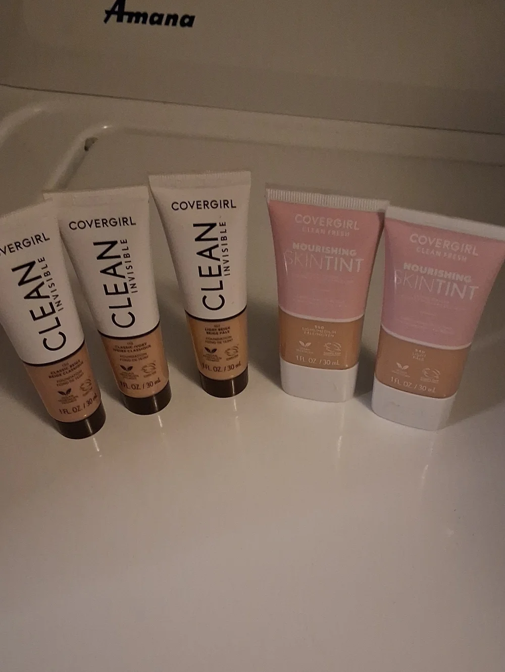 COVERGIRL Clean Invisible & Nourishing Skin Tint